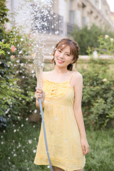 一点遮挡都没有的美女